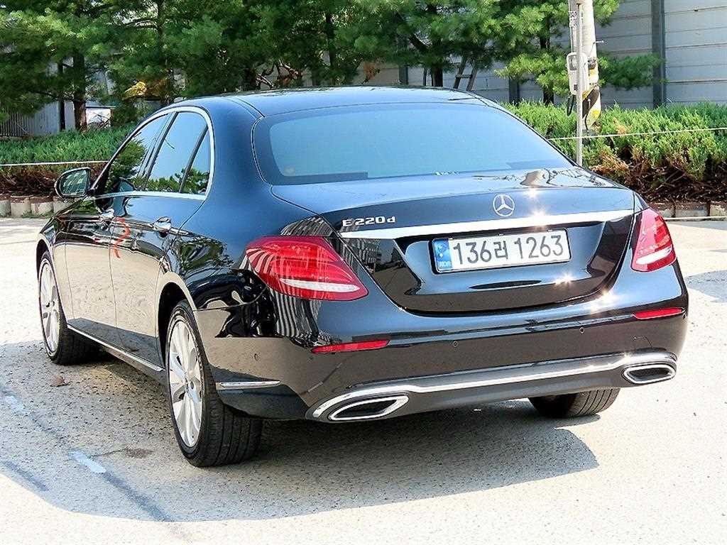 벤츠 E 클래스 E-클래스 W213 E220d 익스클루시브 이미지 3