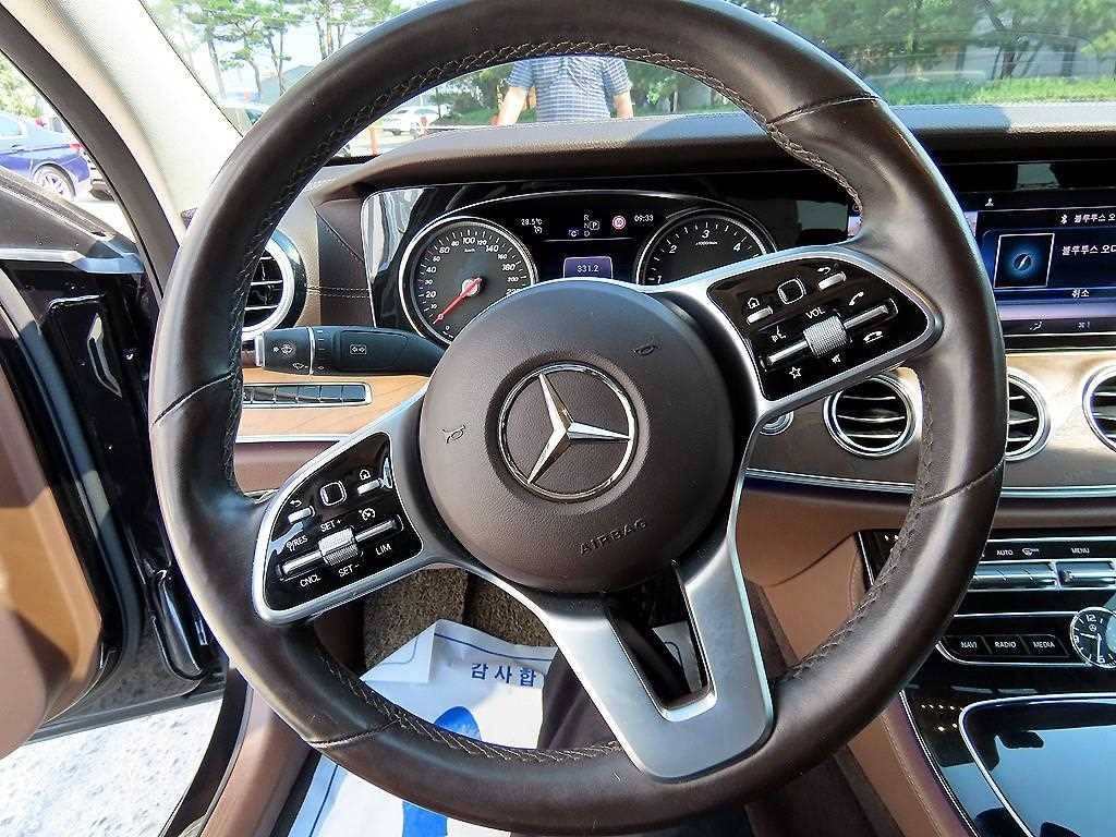 벤츠 E 클래스 E-클래스 W213 E220d 익스클루시브 이미지 8