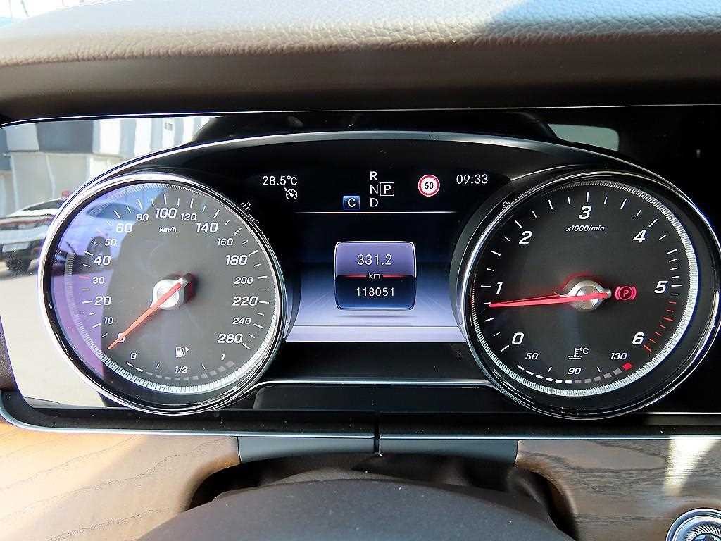 벤츠 E 클래스 E-클래스 W213 E220d 익스클루시브 이미지 9