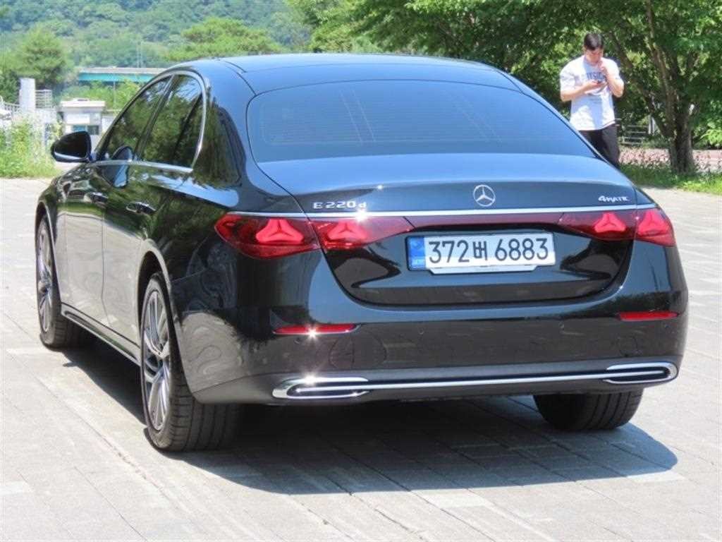 벤츠 E 클래스 E-클래스 W214 E220d 4MATIC 익스클루시브 이미지 4