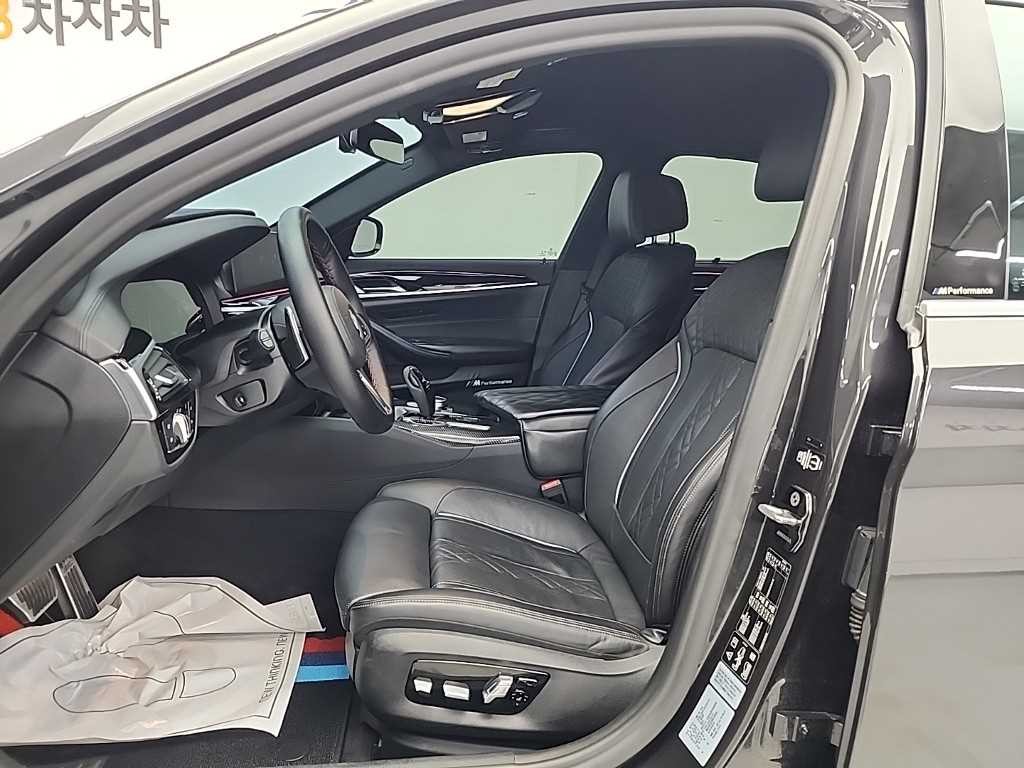 BMW 5시리즈 5시리즈 (G30) 530i xDrive M 스포츠 플러스 이미지 11