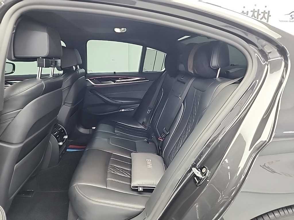 BMW 5시리즈 5시리즈 (G30) 530i xDrive M 스포츠 플러스 이미지 12