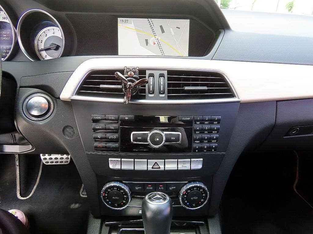 벤츠 C 클래스 C클래스 W204 C200 CGI 아방가르드 스타일패키지 이미지 14