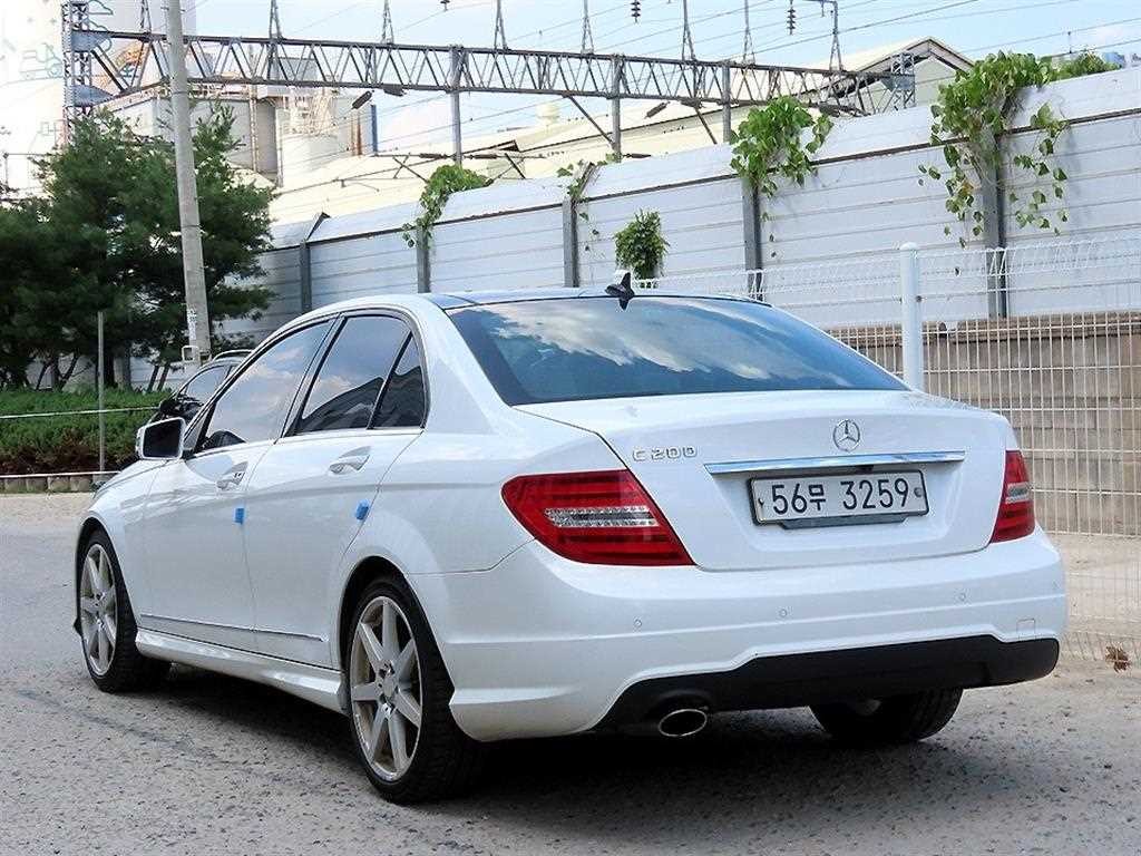 벤츠 C 클래스 C클래스 W204 C200 CGI 아방가르드 스타일패키지 이미지 3