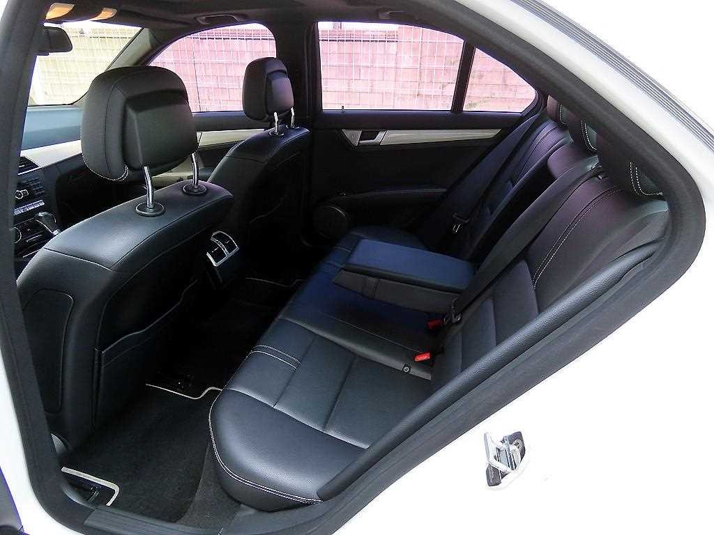 벤츠 C 클래스 C클래스 W204 C200 CGI 아방가르드 스타일패키지 이미지 6