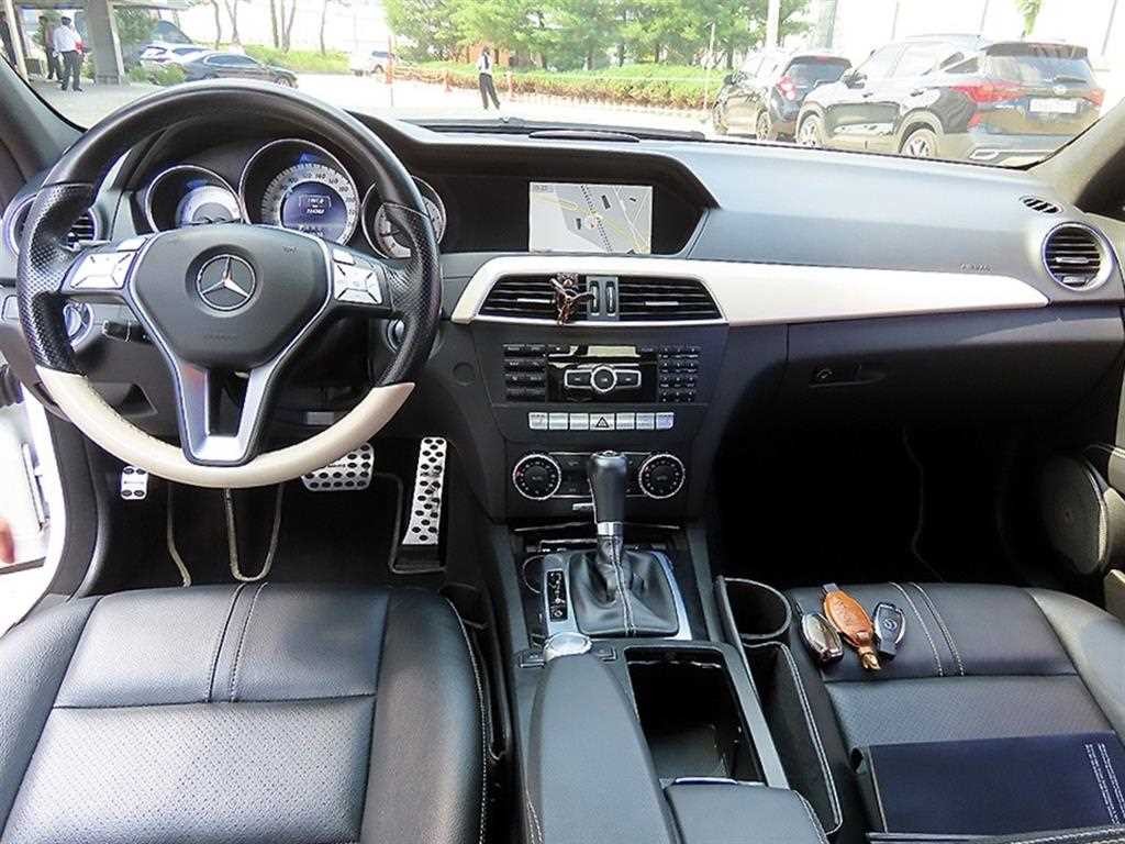 벤츠 C 클래스 C클래스 W204 C200 CGI 아방가르드 스타일패키지 이미지 7