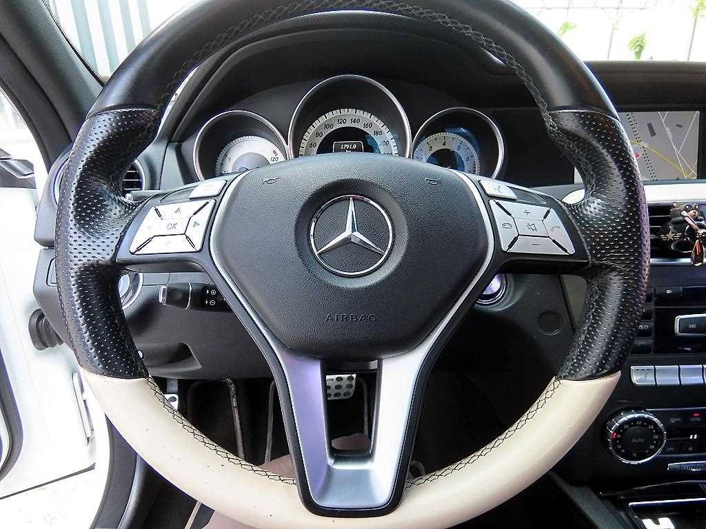 벤츠 C 클래스 C클래스 W204 C200 CGI 아방가르드 스타일패키지 이미지 8