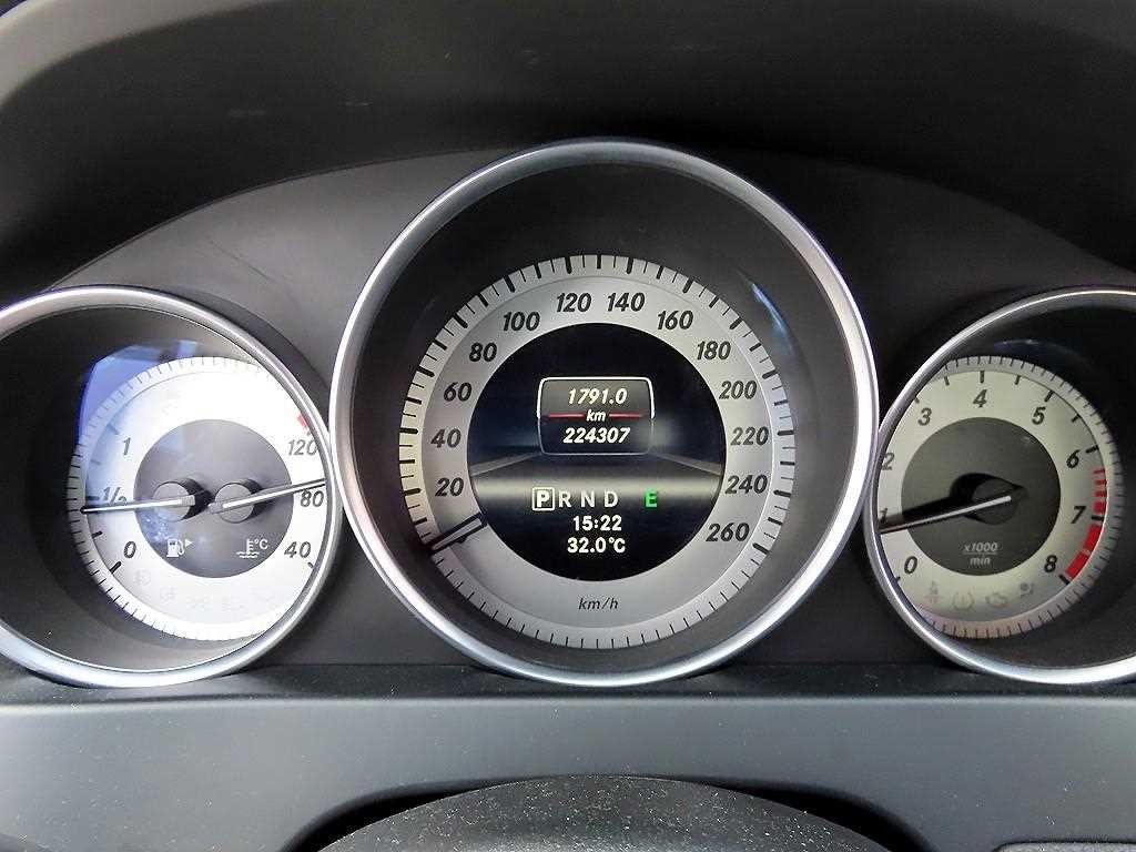 벤츠 C 클래스 C클래스 W204 C200 CGI 아방가르드 스타일패키지 이미지 9