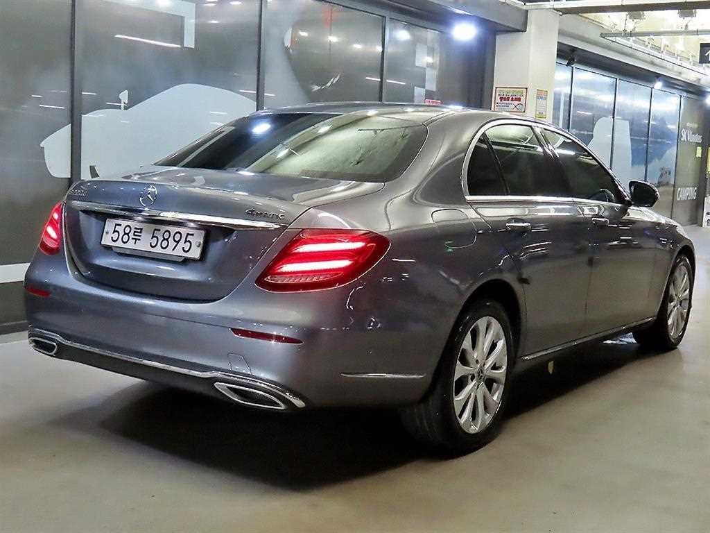 벤츠 E 클래스 E-클래스 W213 E220d 익스클루시브 이미지 4