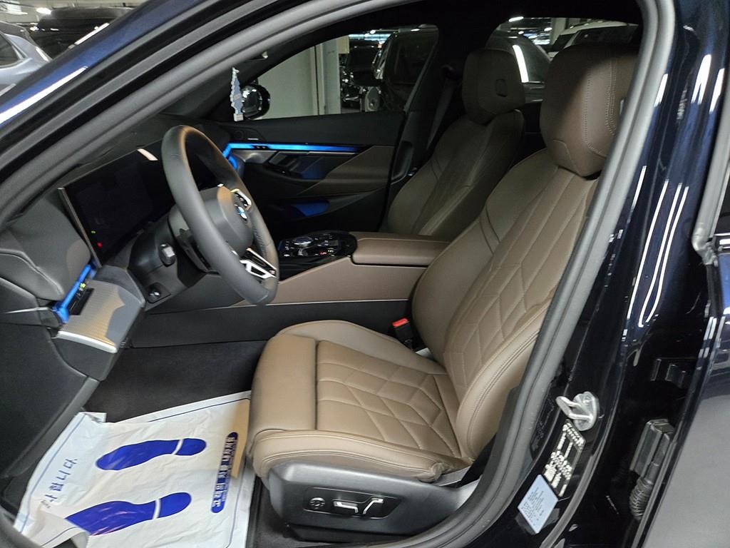 BMW 5시리즈 5시리즈 (G60) 520i M 스포츠 이미지 5