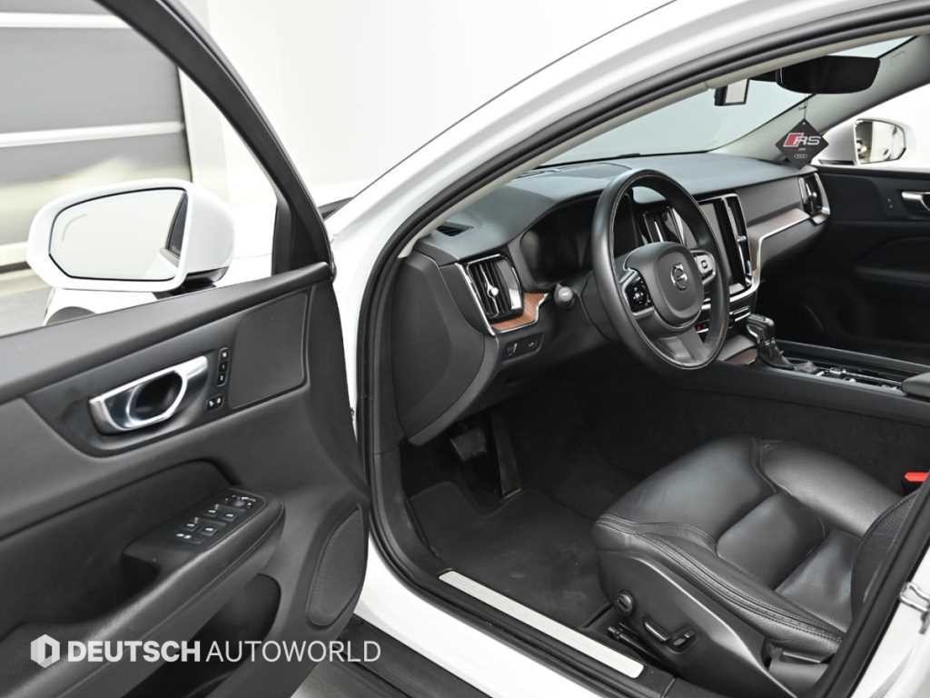 볼보 V60 V60 크로스 컨트리 2세대 2.0 T5 AWD 이미지 11