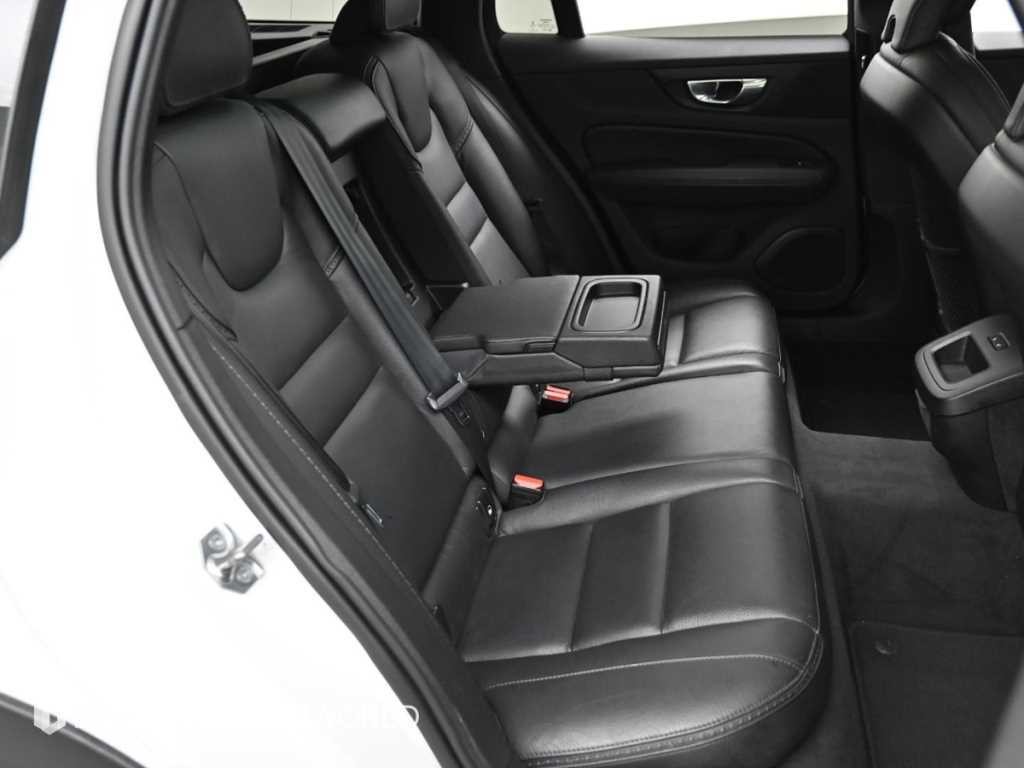 볼보 V60 V60 크로스 컨트리 2세대 2.0 T5 AWD 이미지 12