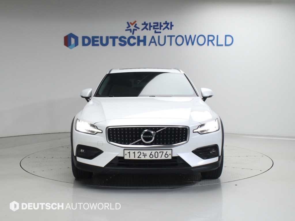 볼보 V60 V60 크로스 컨트리 2세대 2.0 T5 AWD 이미지 3