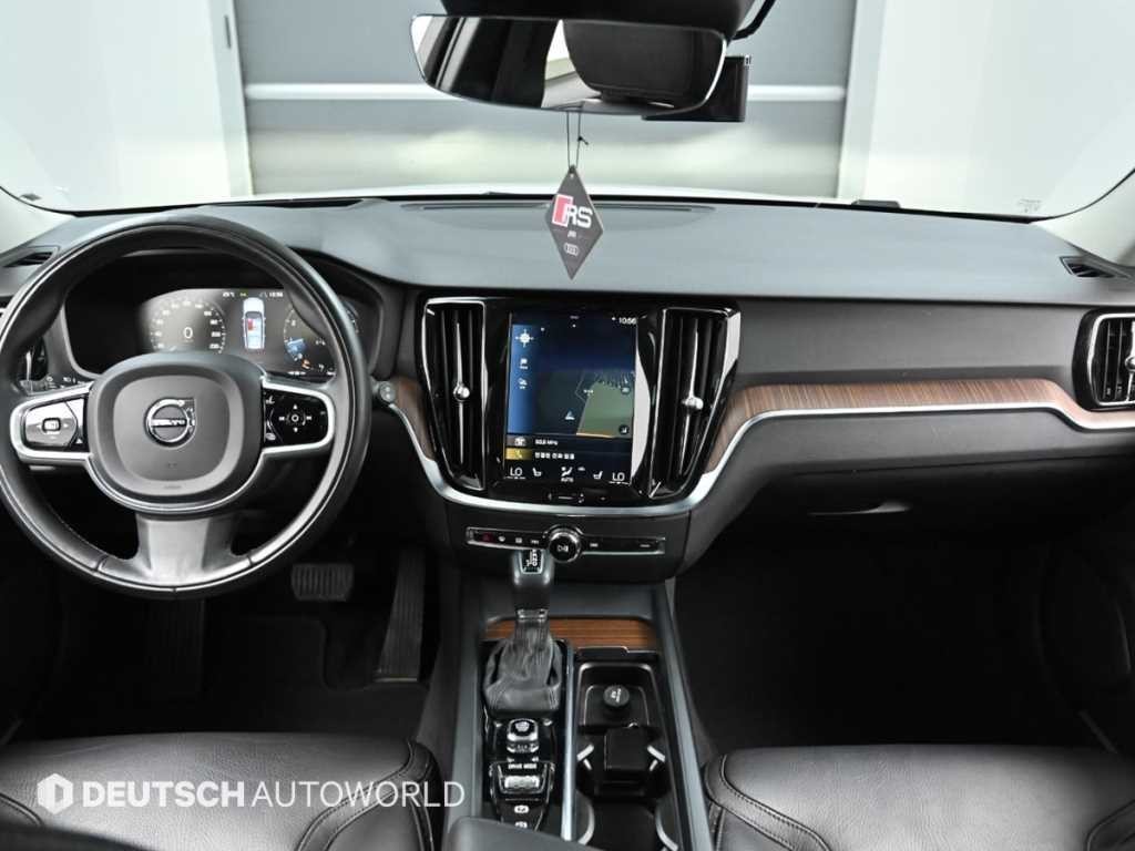 볼보 V60 V60 크로스 컨트리 2세대 2.0 T5 AWD 이미지 7