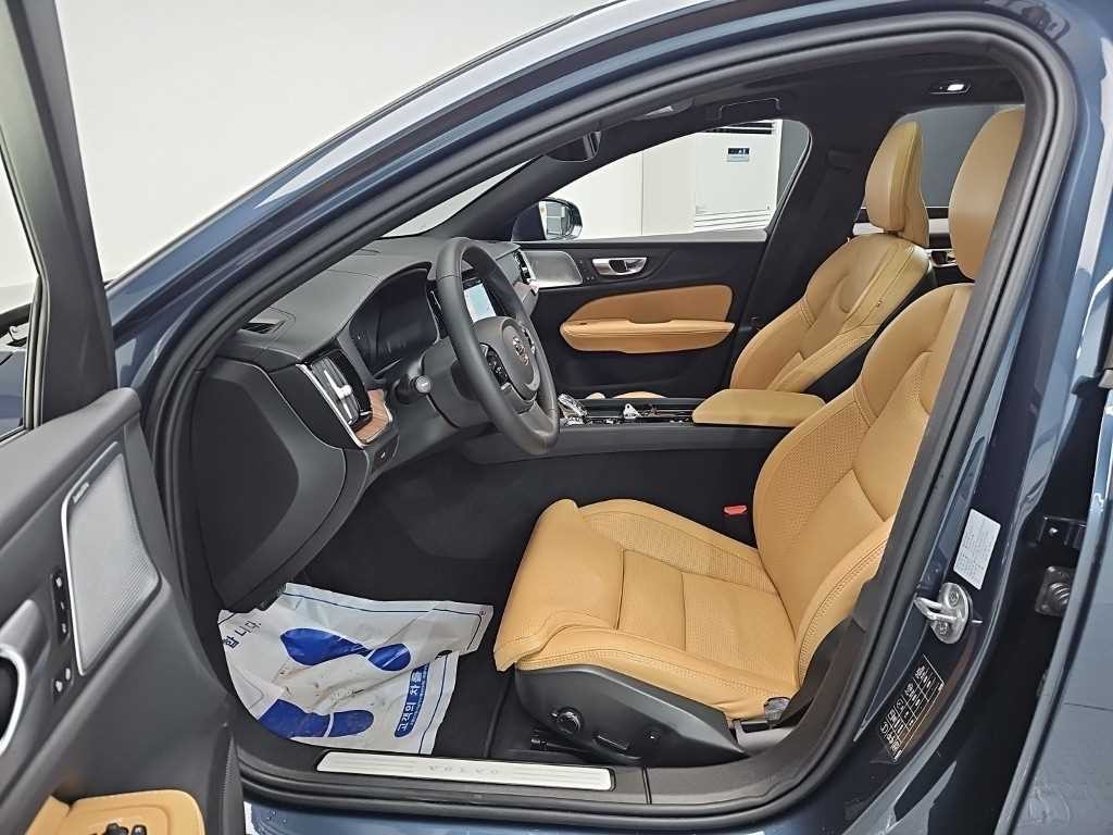 볼보 V60 V60 크로스 컨트리 2세대 2.0 B5 AWD 이미지 11