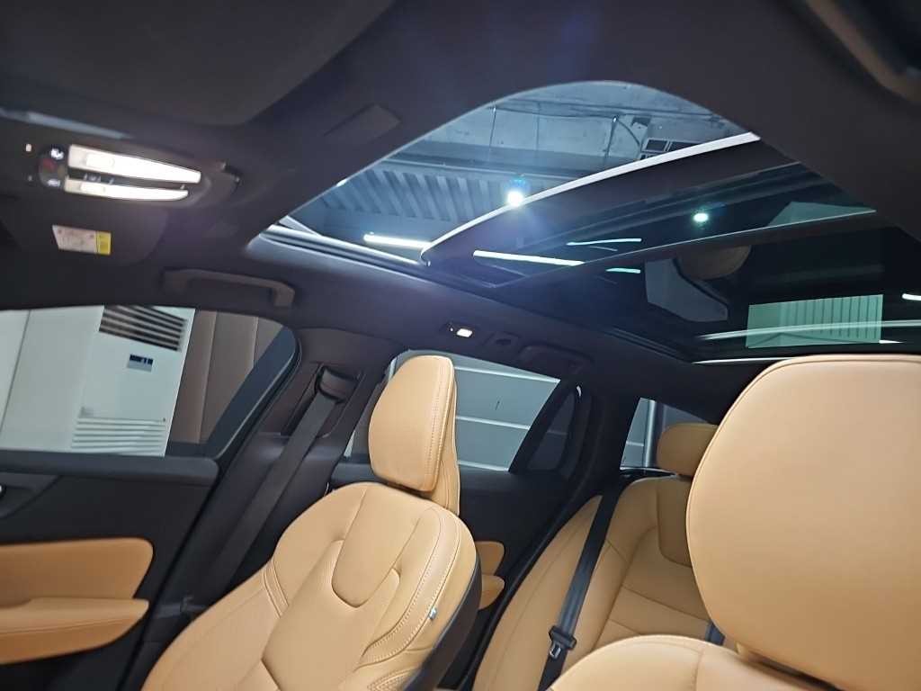 볼보 V60 V60 크로스 컨트리 2세대 2.0 B5 AWD 이미지 14