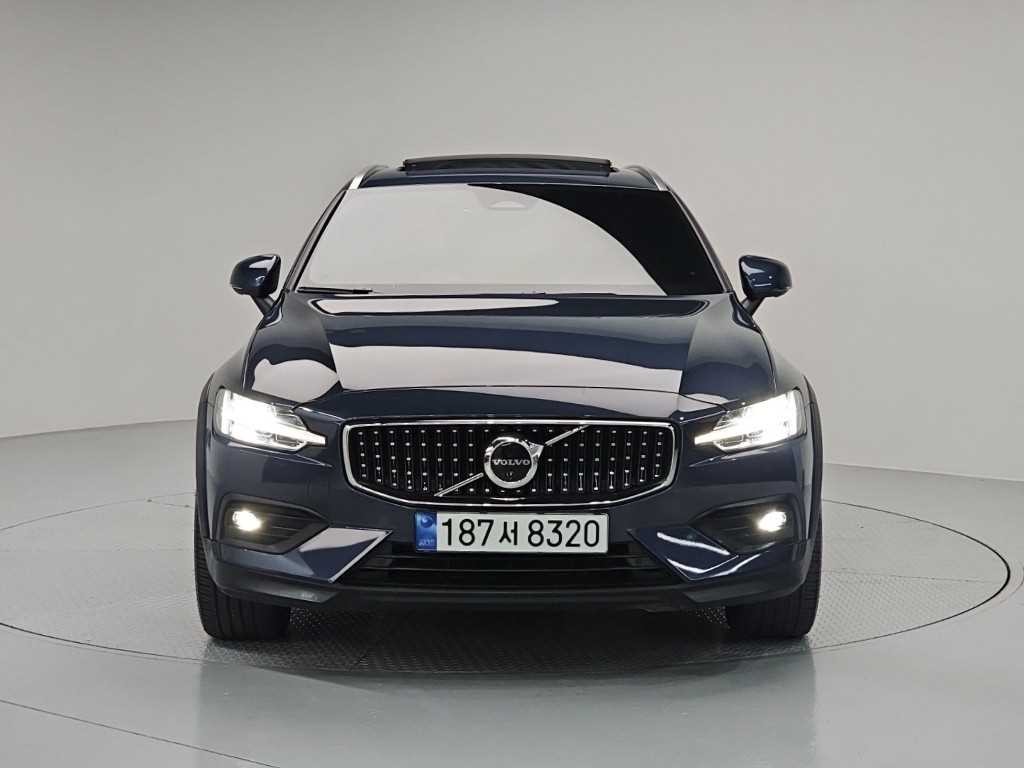 볼보 V60 V60 크로스 컨트리 2세대 2.0 B5 AWD 이미지 2