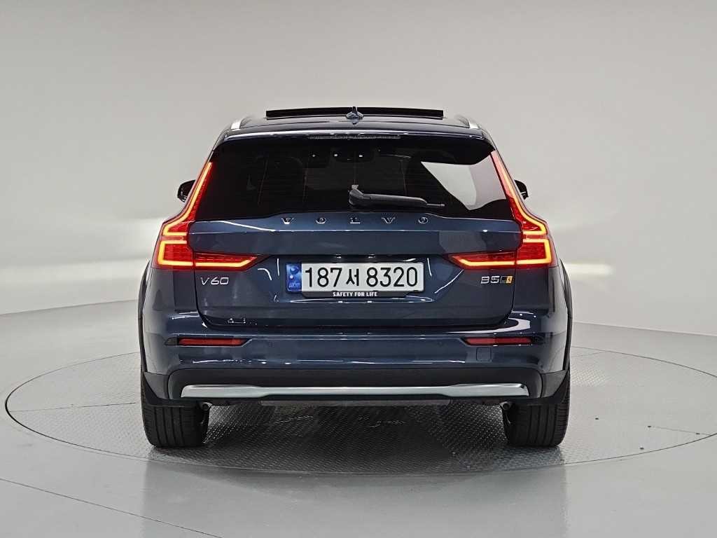 볼보 V60 V60 크로스 컨트리 2세대 2.0 B5 AWD 이미지 3