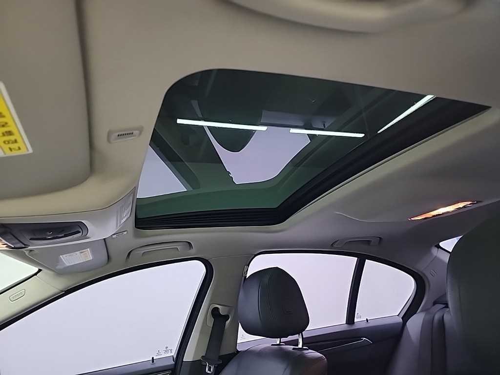 BMW 5시리즈 5시리즈 (F10) 528i xDrive M 에어로 다이나믹 이미지 14