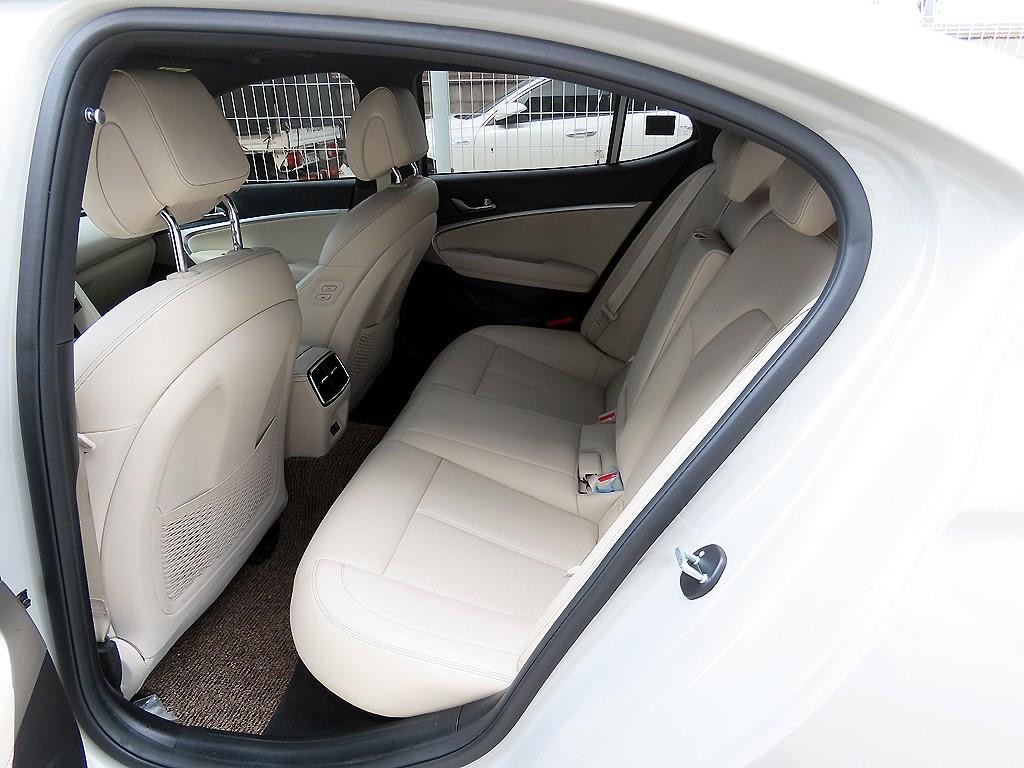 제네시스 G70 더 뉴 G70 가솔린 2.5T 4WD 이미지 6