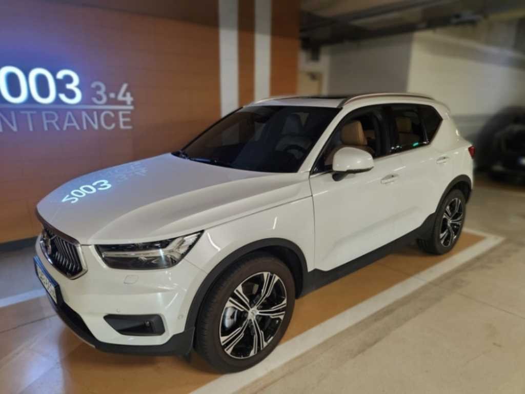 볼보 XC40 B4 AWD 인스크립션 이미지 2