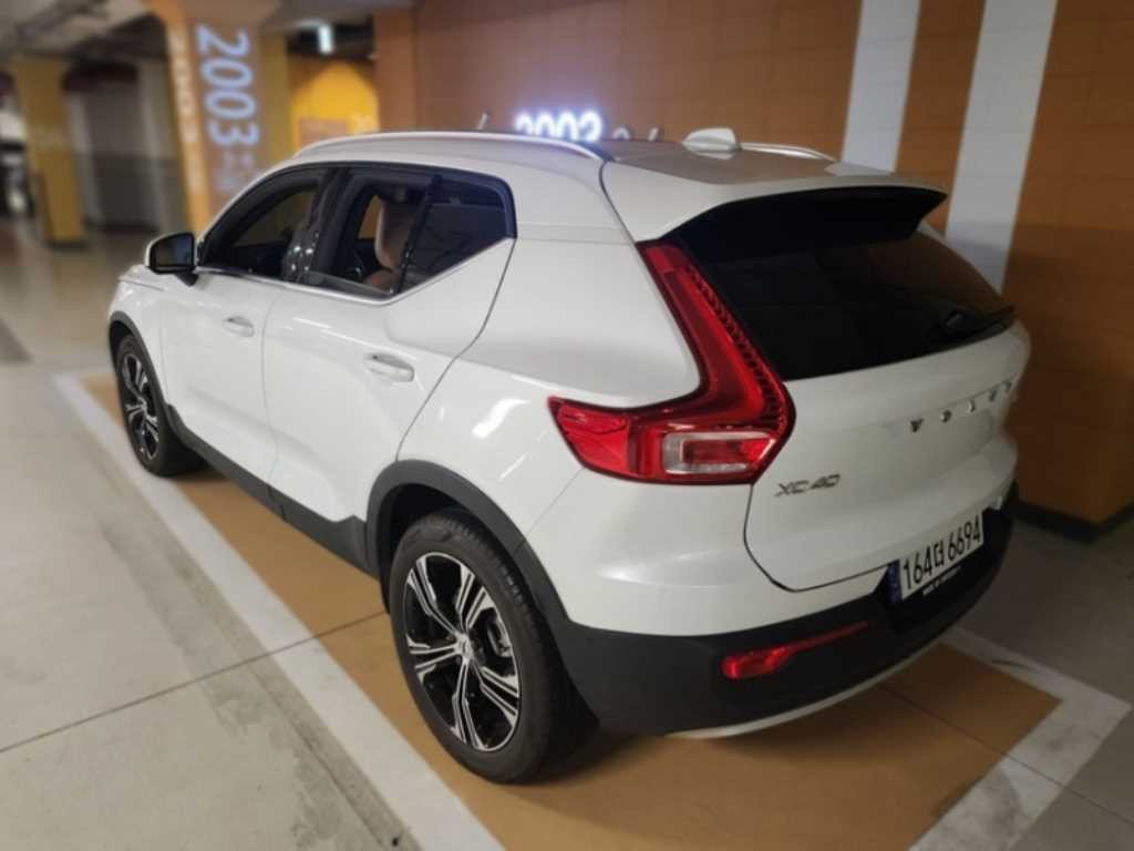볼보 XC40 B4 AWD 인스크립션 이미지 3