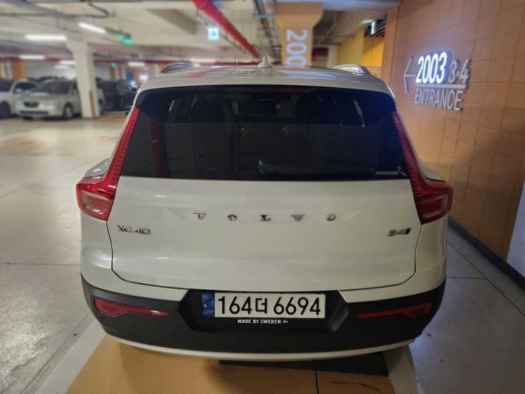 볼보 XC40 B4 AWD 인스크립션 이미지 4