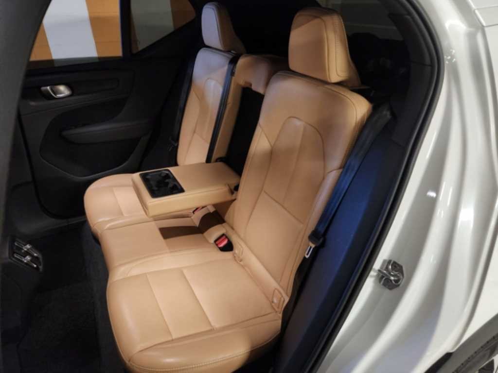 볼보 XC40 B4 AWD 인스크립션 이미지 6