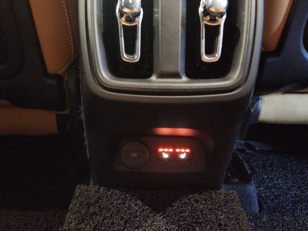볼보 XC40 B4 AWD 인스크립션 이미지 8