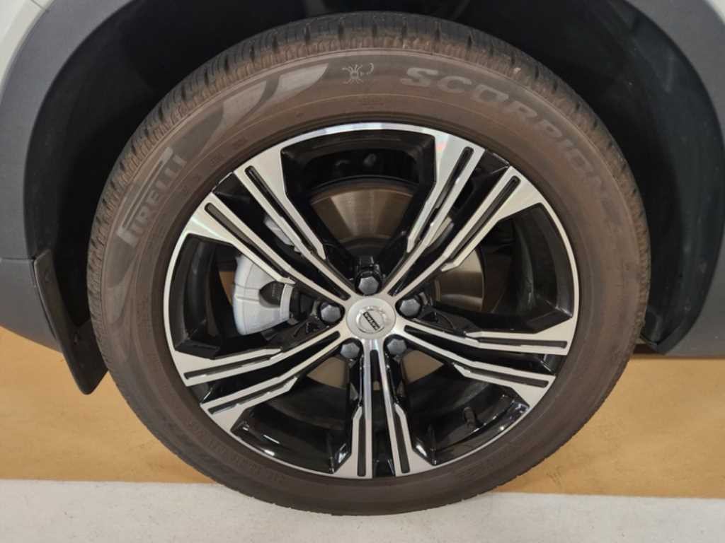 볼보 XC40 B4 AWD 인스크립션 이미지 9