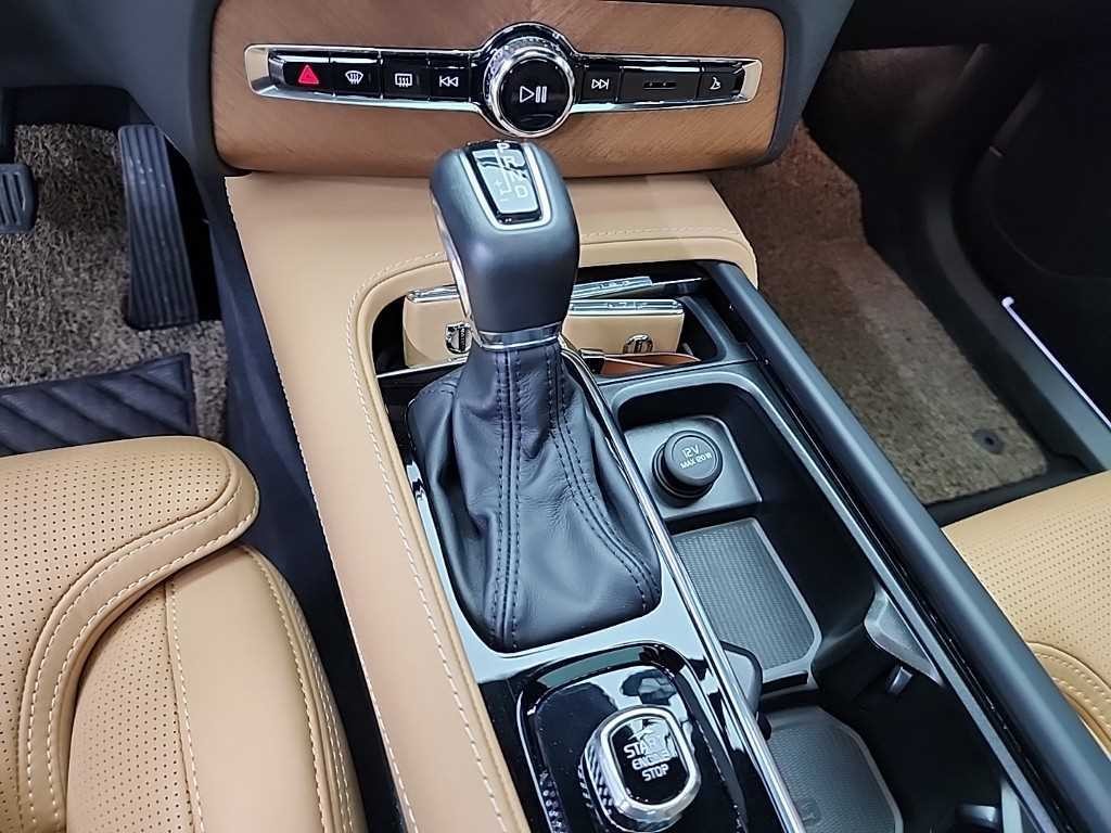 볼보 XC90 XC90 2세대 2.0 T6 AWD 인스크립션 이미지 8