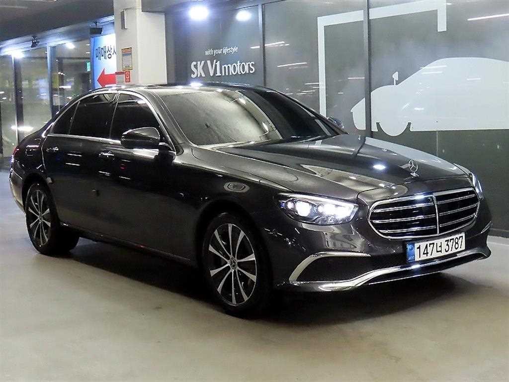 벤츠 E 클래스 E-클래스 W213 E300e 4MATIC 익스클루시브 이미지 1