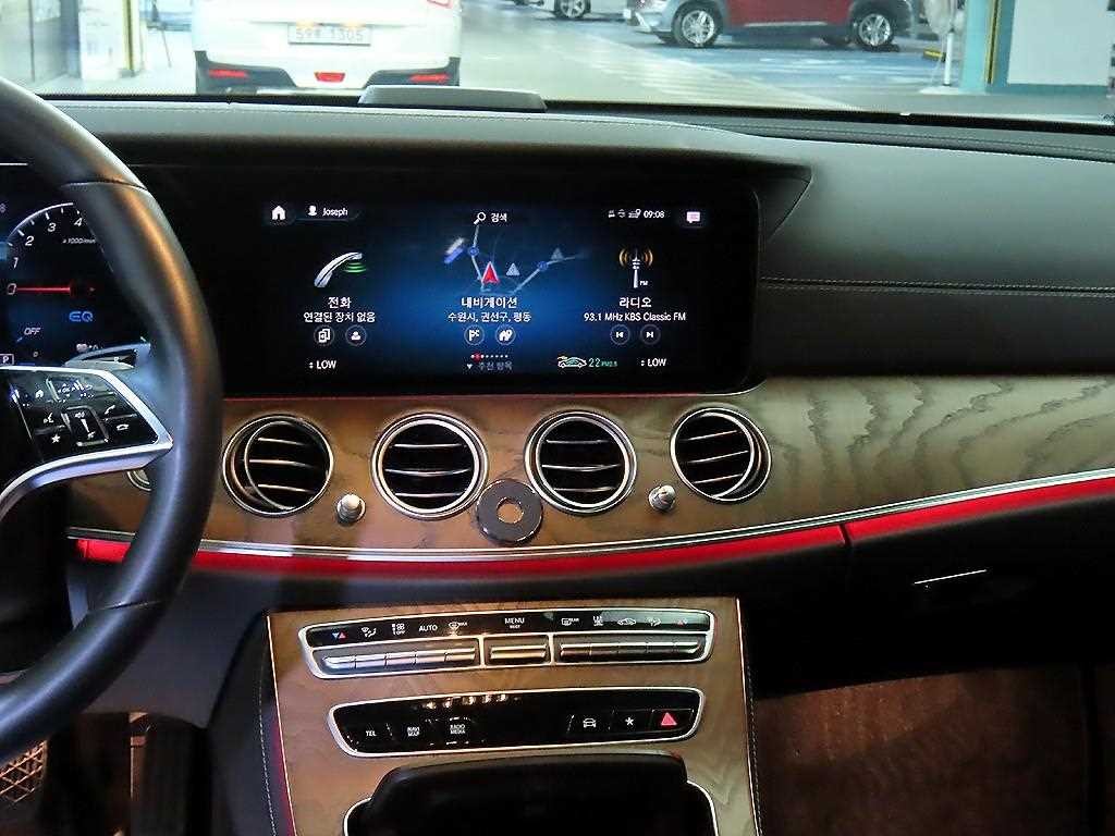 벤츠 E 클래스 E-클래스 W213 E300e 4MATIC 익스클루시브 이미지 11