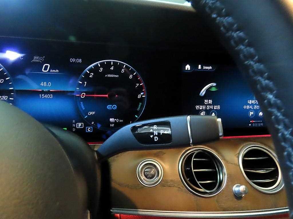 벤츠 E 클래스 E-클래스 W213 E300e 4MATIC 익스클루시브 이미지 12
