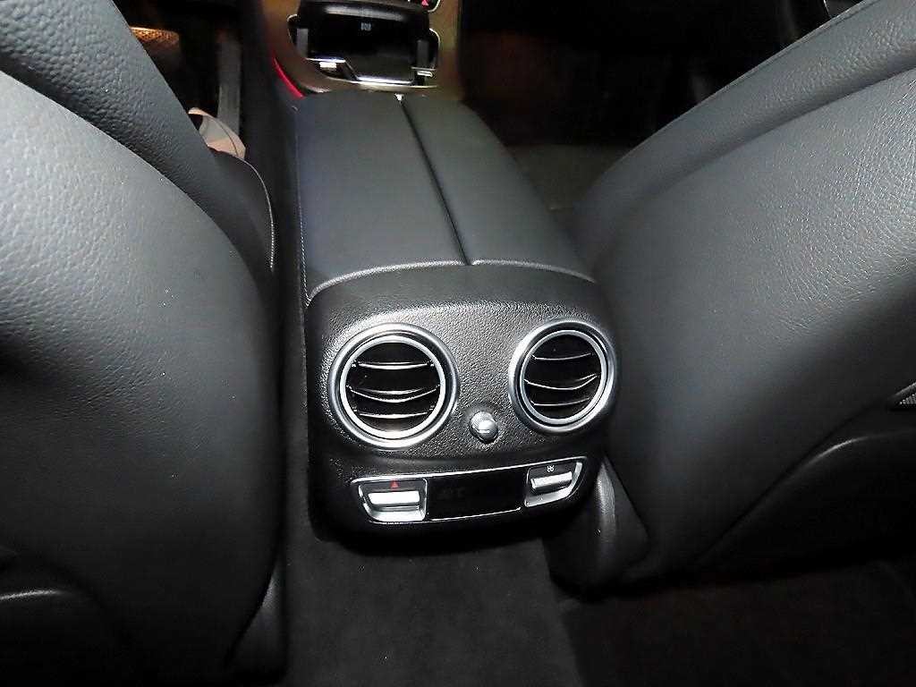 벤츠 E 클래스 E-클래스 W213 E300e 4MATIC 익스클루시브 이미지 15