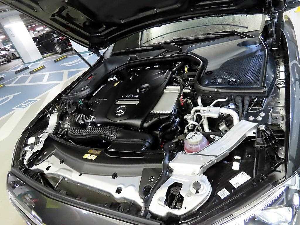 벤츠 E 클래스 E-클래스 W213 E300e 4MATIC 익스클루시브 이미지 19
