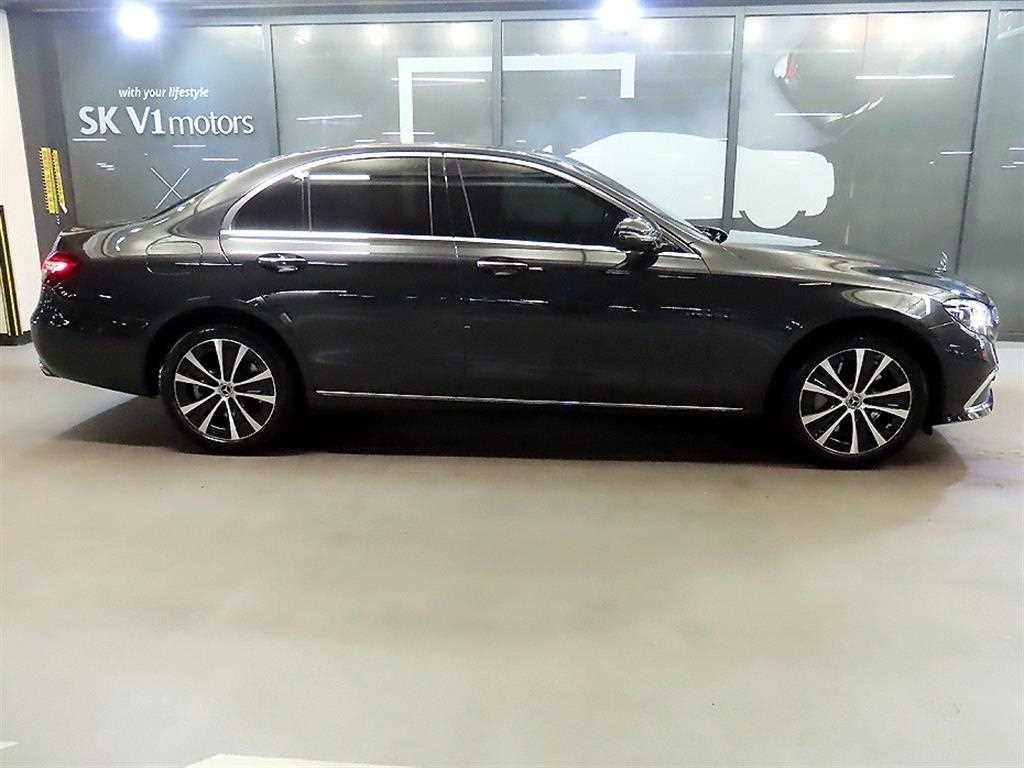 벤츠 E 클래스 E-클래스 W213 E300e 4MATIC 익스클루시브 이미지 3