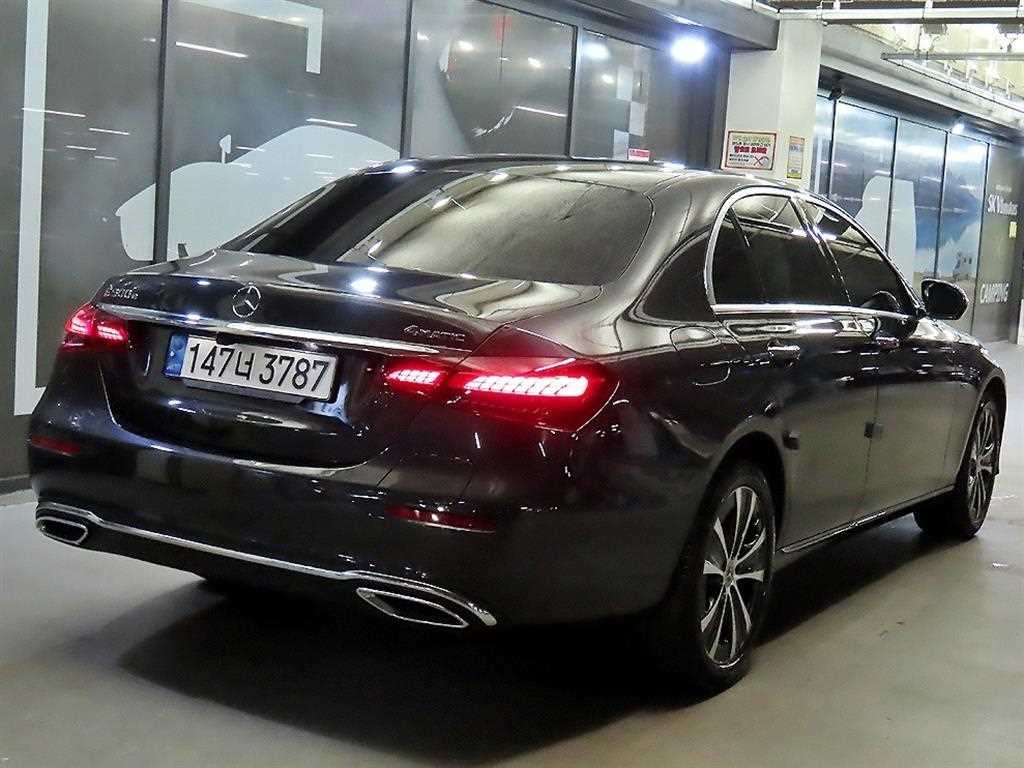 벤츠 E 클래스 E-클래스 W213 E300e 4MATIC 익스클루시브 이미지 4