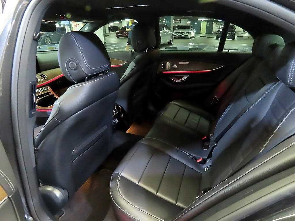 벤츠 E 클래스 E-클래스 W213 E300e 4MATIC 익스클루시브 이미지 7