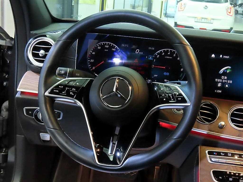 벤츠 E 클래스 E-클래스 W213 E300e 4MATIC 익스클루시브 이미지 8