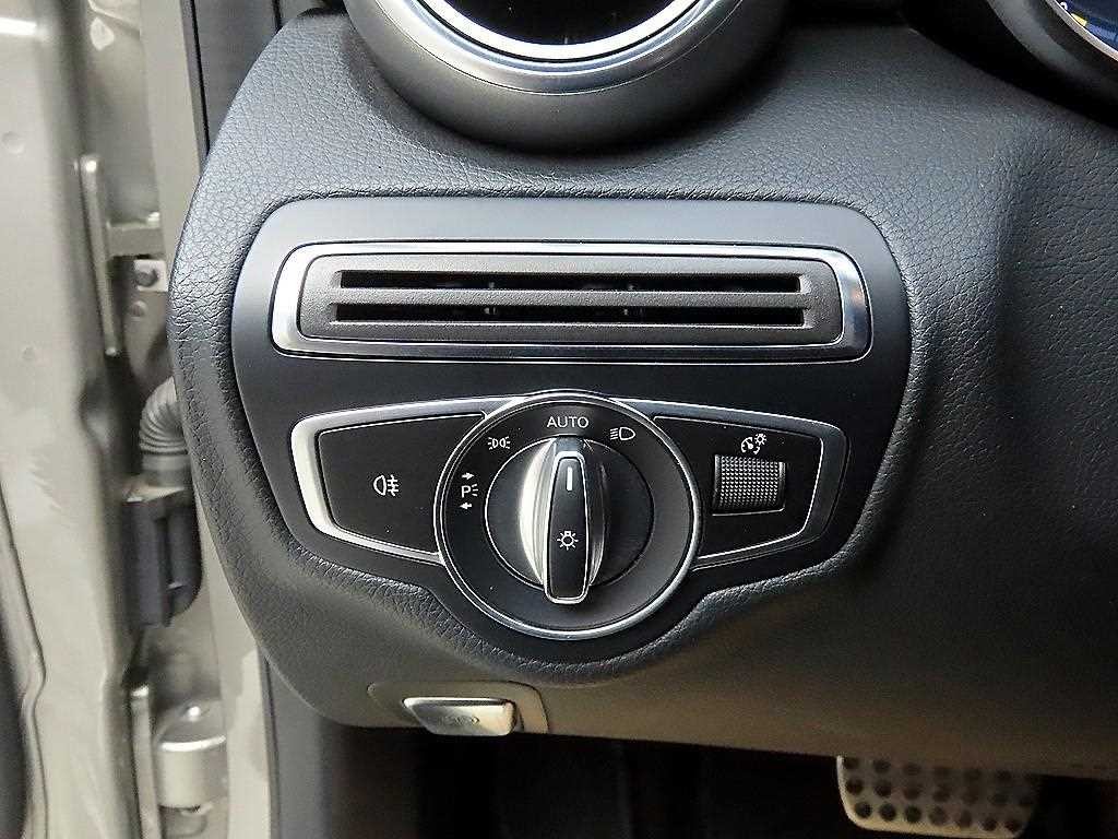 벤츠 C 클래스 C클래스 W205 C220 d 4MATIC 이미지 12