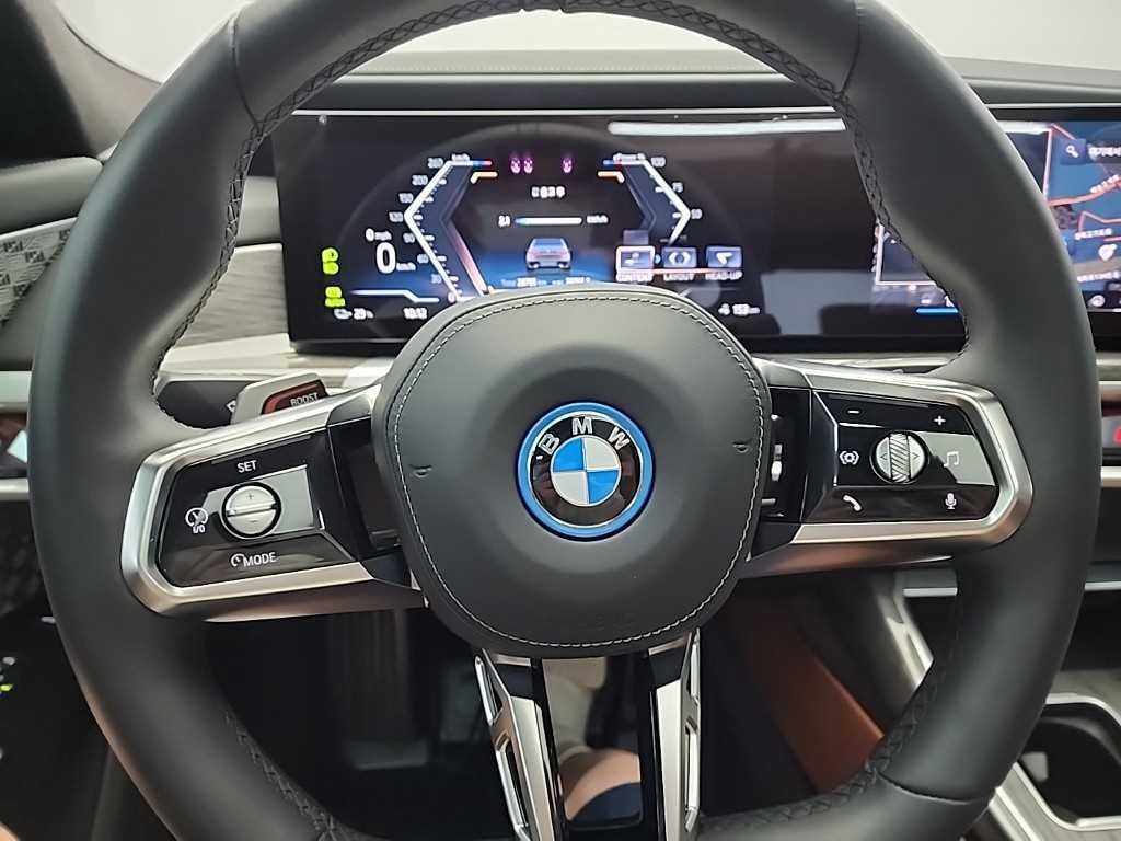 BMW i7 BMW i7 xDrive 60 M 스포츠 이그제큐티브 팩 이미지 9