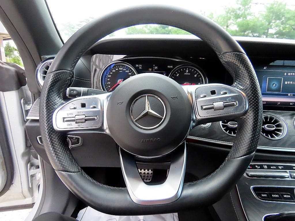 벤츠 E 클래스 E-클래스 W213 E220d 카브리올레 이미지 13