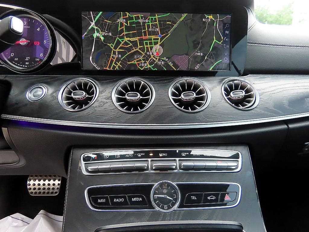 벤츠 E 클래스 E-클래스 W213 E220d 카브리올레 이미지 16