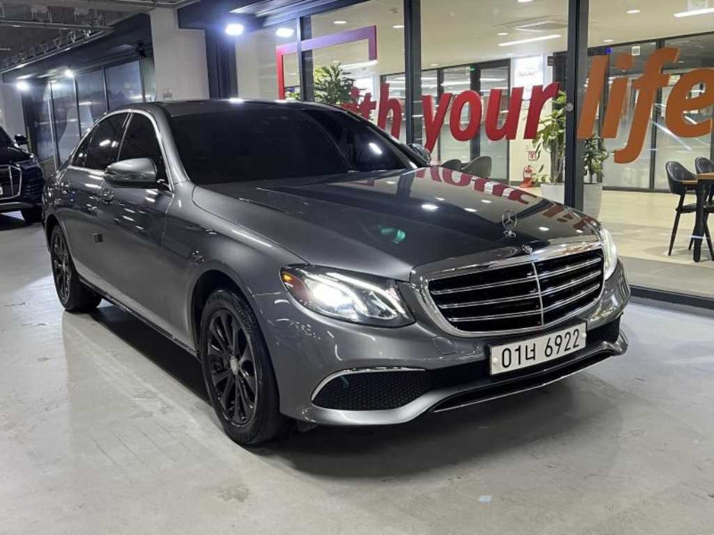 벤츠 E 클래스 E-클래스 W213 E300 4MATIC 익스클루시브 이미지 1