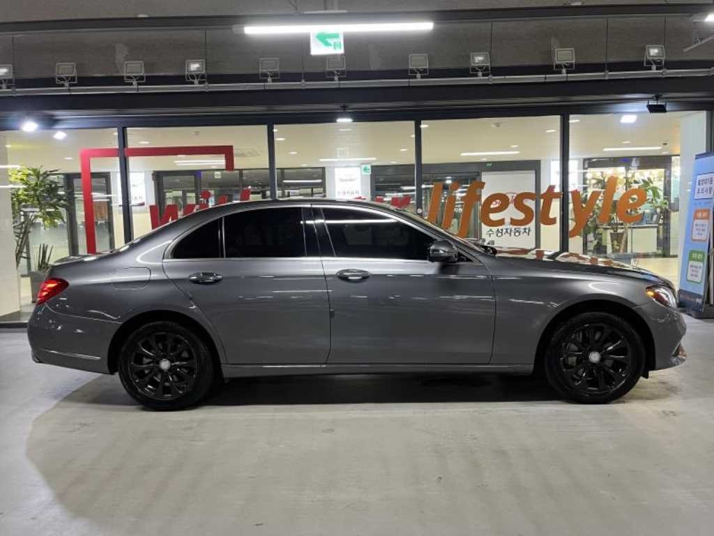 벤츠 E 클래스 E-클래스 W213 E300 4MATIC 익스클루시브 이미지 3