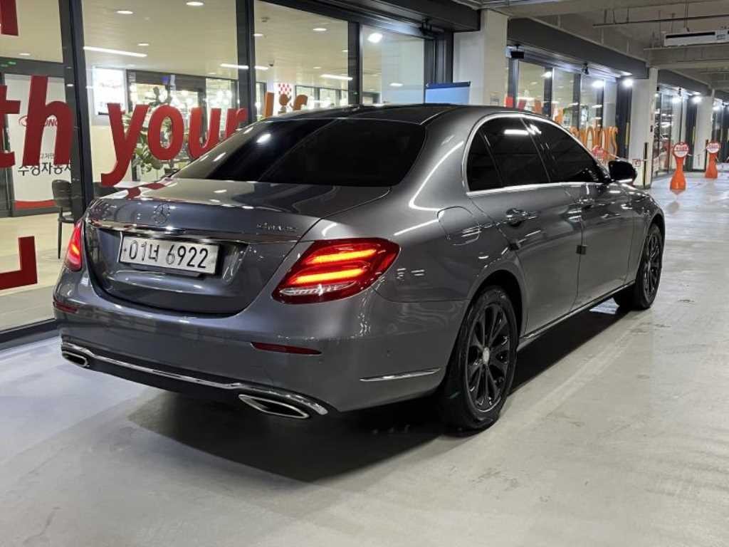 벤츠 E 클래스 E-클래스 W213 E300 4MATIC 익스클루시브 이미지 4