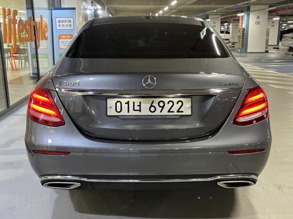 벤츠 E 클래스 E-클래스 W213 E300 4MATIC 익스클루시브 이미지 5
