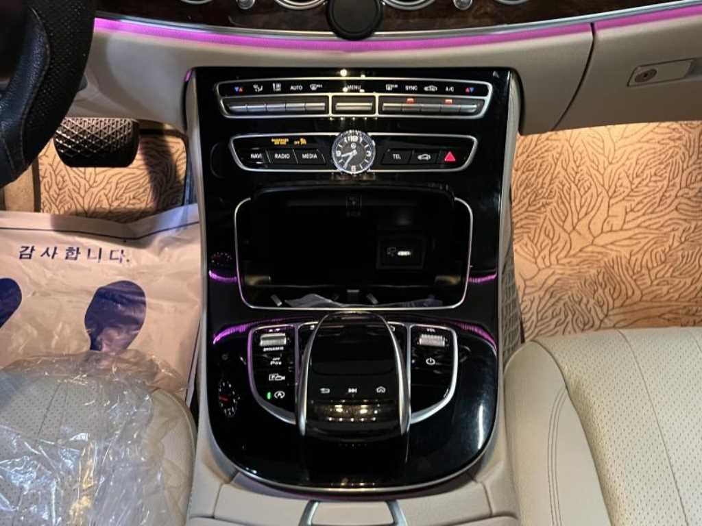 벤츠 E 클래스 E-클래스 W213 E300 4MATIC 익스클루시브 이미지 9