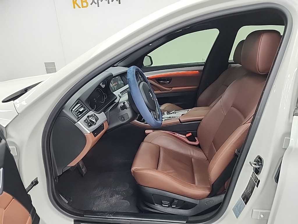 BMW 5시리즈 5시리즈 (F10) 520d M 스포츠 이미지 11